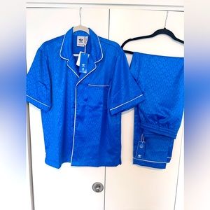 Adidas original men, top and pan, blue and white stripe color, medium